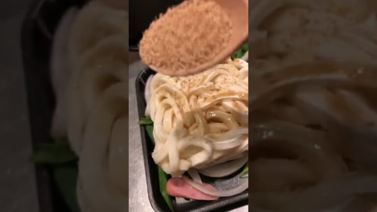 【#不健康夜食生活】挟んで焼く"焼きうどん" ホットサンドメーカーならではの調理法！ #shorts