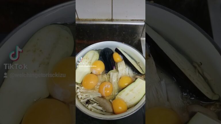 味噌汁作りましたキノコ入り茄子🐣入です。上手く行きませんすみません