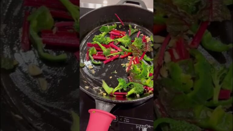 How to make Parmesan Swiss chard. Super easy! 簡単スイスチャードレシピ #easyrecipe #recipe #簡単レシピ #ベジタリアン
