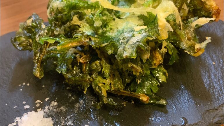 春菊天に衣を着せて揚げた天ぷらを塩でいただく【ASMR】