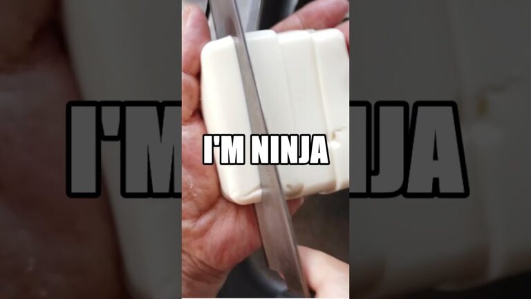 豆腐を手の上で切るやり方 #Shorts