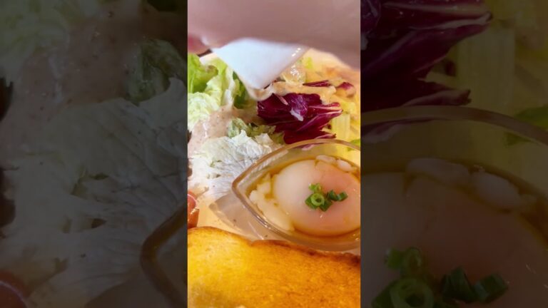 秋田市にある「木もれ陽のテラス」のモーニングセット。トーストが大きいしシジミの味噌汁までついていて550円は安い。