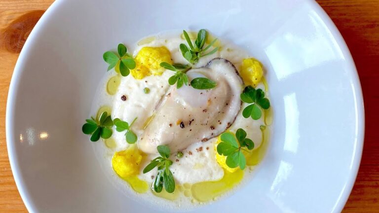 【大粒の蒸し牡蠣#64】オレロン産の大粒牡蠣と鰹節風味のカリフラワーのピューレをフレンチに一皿に：Huître Oléron Tiéde Purée de Chou-Fleur à la Bonite