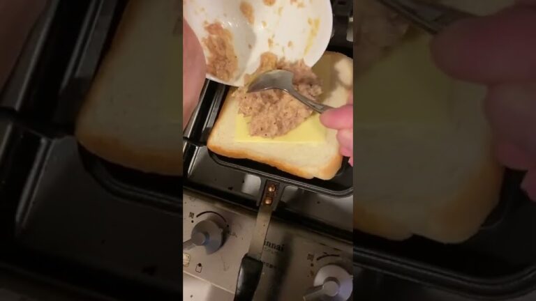 【土曜日の朝食】〜休日の朝はツナサンドから〜#ホットサンド  #料理  #節約  #自炊  #ごはん  #ひとり暮らし  #男飯  #shorts