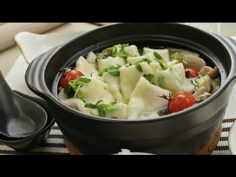 もっちりシャキうま！飛び出る豆苗餃子鍋！