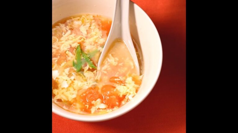 トマトの酸味が効いた温かスープトマトと卵の中華スープ ｜ moguna[モグナ]