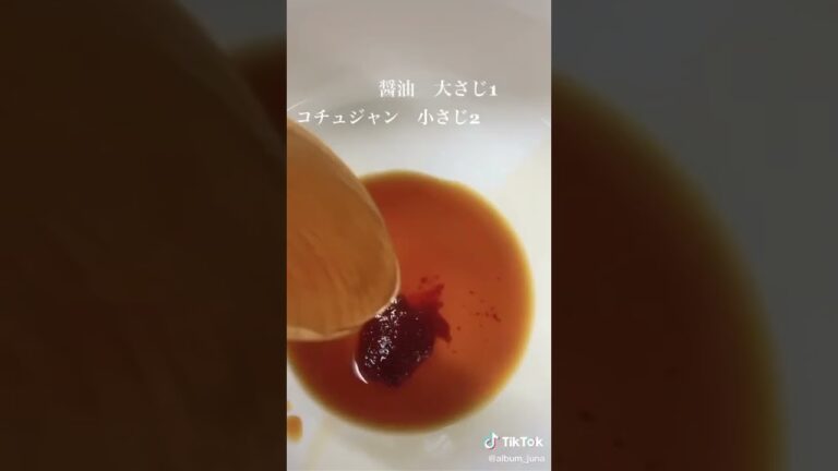 アボカドとサーモンのガリコチ海鮮丼をほおばる💖