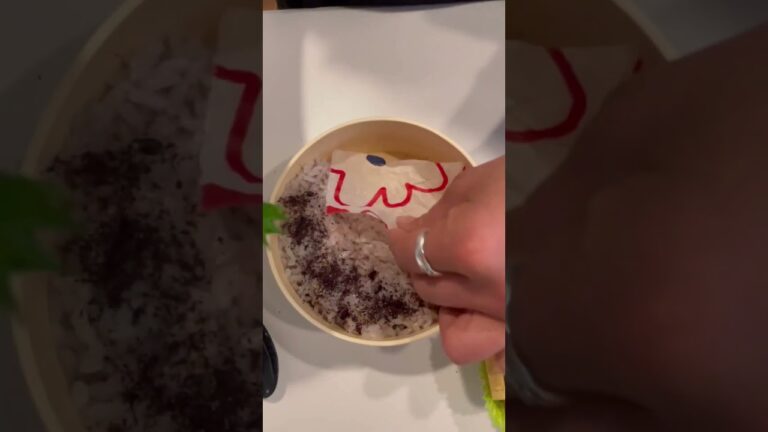お弁当を詰めるだけの動画