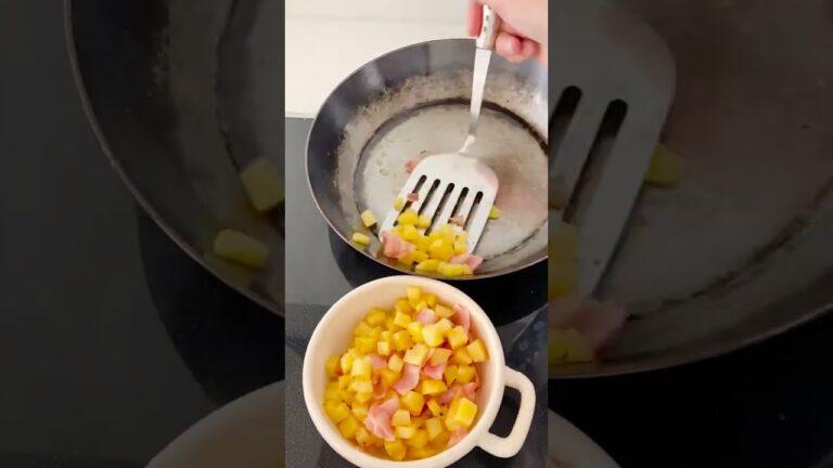 ベーコンじゃがチーズオムレツ