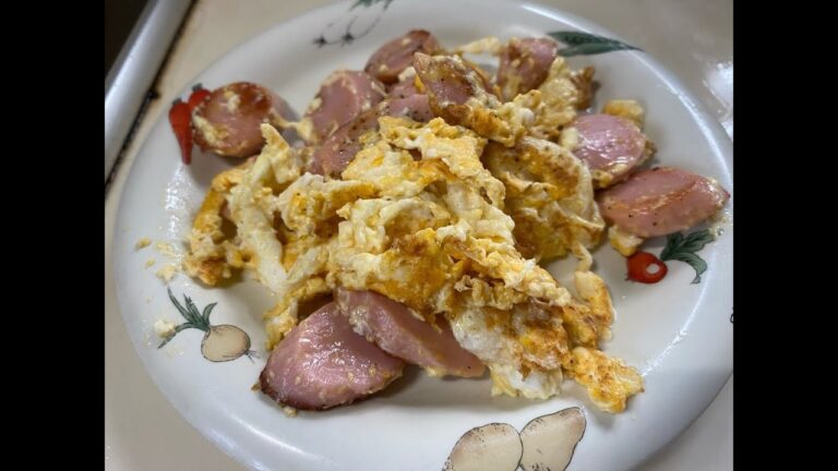 簡単料理 たまごと魚ソーセージのマヨネーズ炒めの作り方