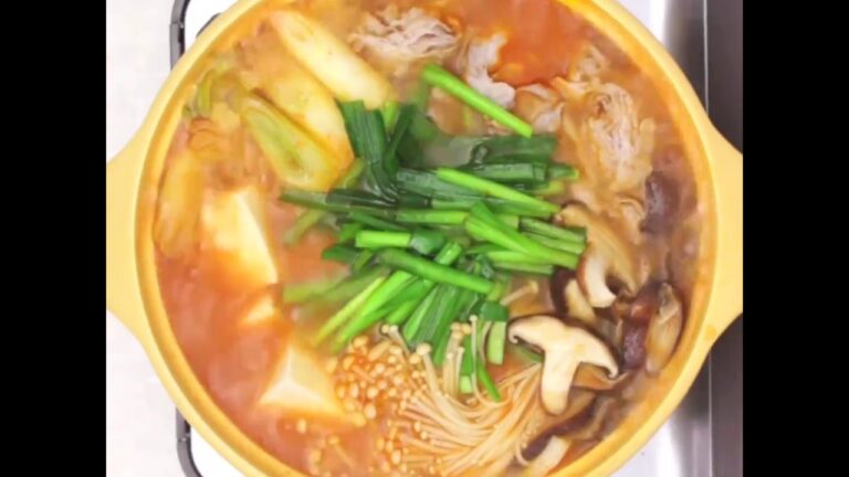 「桃屋のキムチの素」＋●●でいつものキムチ鍋をワンランクアップ！