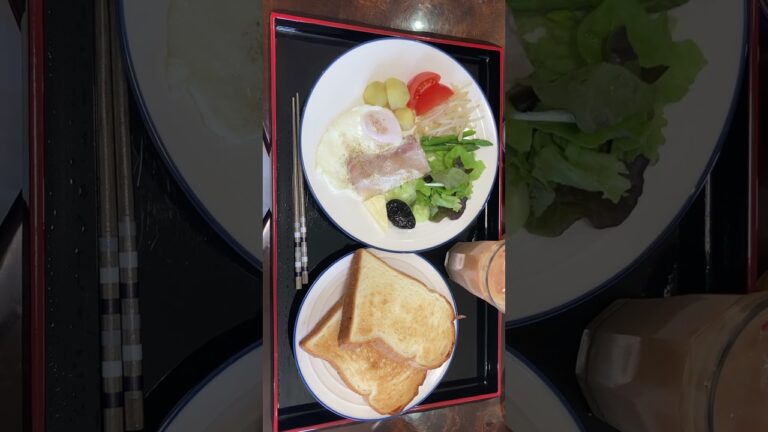 3月9日朝食　ベーコンエッグ　トマト　ポテト　アスパラガス　もやし　サラダ　プルーン　チーズ　食パン　体重維持　#食事日記