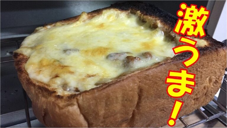 とろとろチーズが料理の決め手！パンにビーフシチューを入れて焼いた、豪快グラタンの作り方