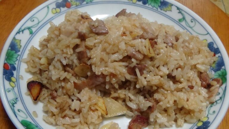 豚バラニンニクチャーハン　油が旨い！