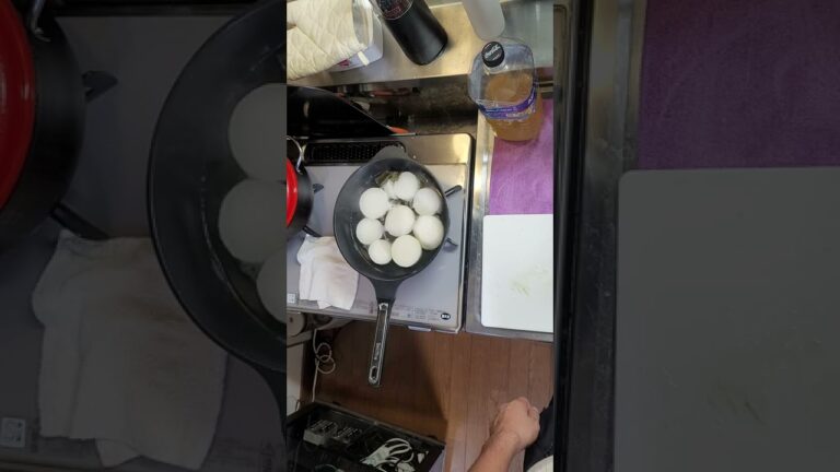 だいこんとイカの煮物を作る。