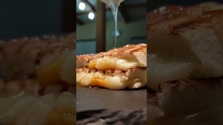 4種のチーズがあふれ出す【ハニーチーズホットサンド🥪】