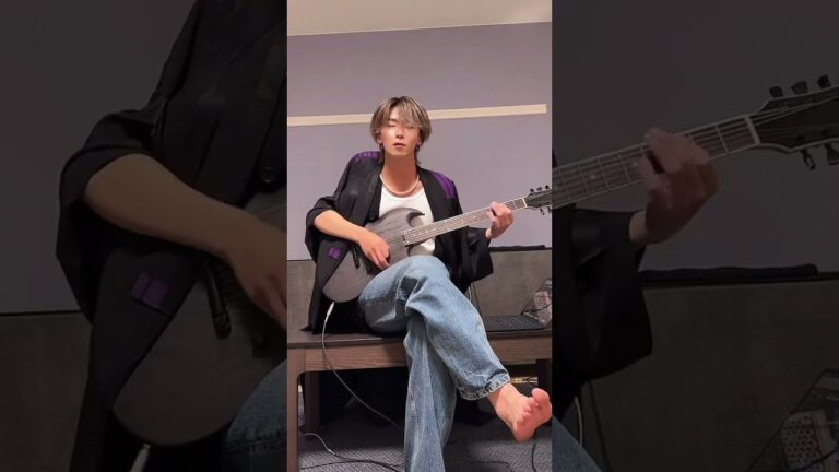 【余裕】ギターって弾けるの？#ギター #shorts