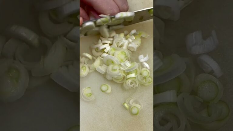 長ネギの半月切り【肉味噌うどん】