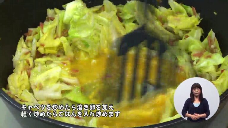 4つの食感が楽しめるキャベツのあんかけチャーハン