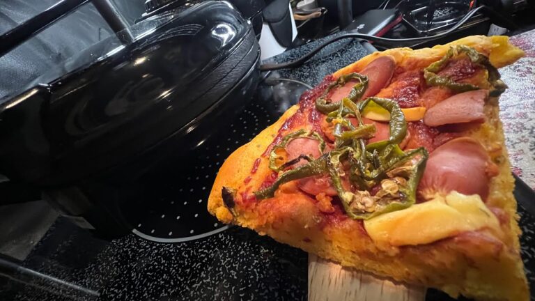 ピザをとりあえずつぶして焼いてみた動画