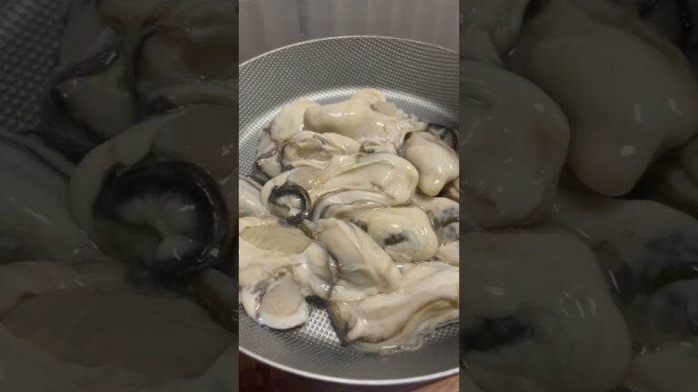 寒いので牡蠣の酒蒸し。 #キャンプ #ゆるキャン #キャンプ飯 #おいしい #牡蠣 #牡蠣料理 #寒い #soto #カフェ #ご飯 #晩酌 #鍋 #冬 #雪 #酒蒸し #酒 #バーナー #ライター