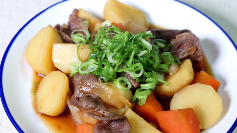 新じゃがで作る味しみ肉じゃが　Seasoned meat and potatoes made with new potatoes