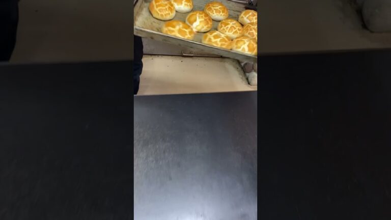 焼き立てパン「とろーり明太」