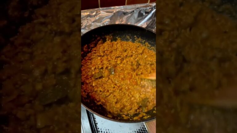 スパイスカレー！畑の無農薬トマトで無水調理 Homemade tomato spice curry #Shorts｜フクロウのかまど