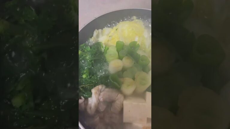 #鍋 #ネギ #豚肉#とうふ #春菊 #白菜 #塩味 #自炊 #japan #japanesefood