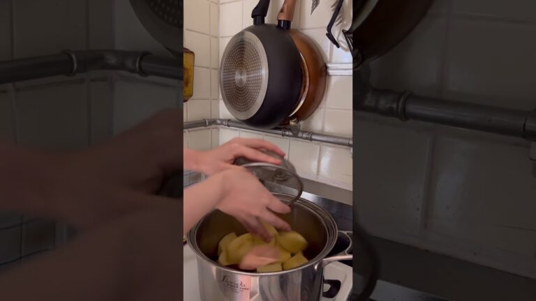 ほくほくほっくり我が家の肉じゃが🦭🥔🥕🧅 #簡単レシピ #栄養士 #肉じゃが #煮物 #じゃがいも #じゃがいもレシピ #じゃがいも料理 #新じゃが #新じゃがいも #玉ねぎ #玉ねぎレシピ