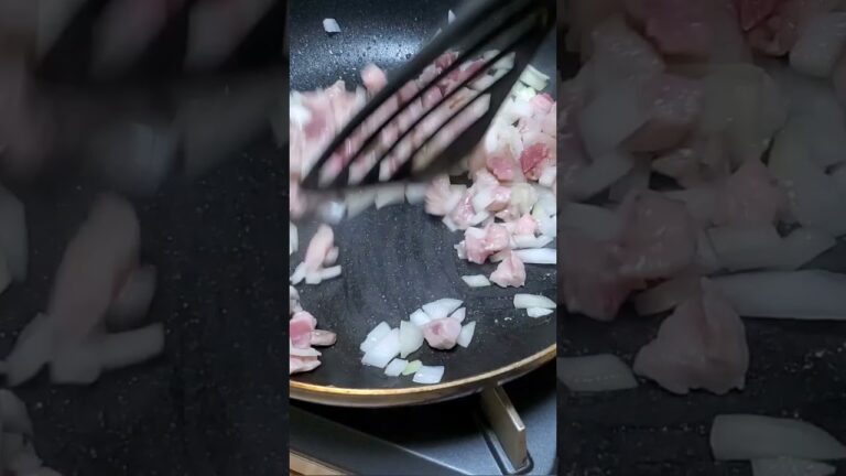 #キムチーズチャーハン #キムチチャーハン #TikTok #流行り #飯テロ #ショート動画　今TikTokで流行りのキムチーズチャーハン作ってみた！
