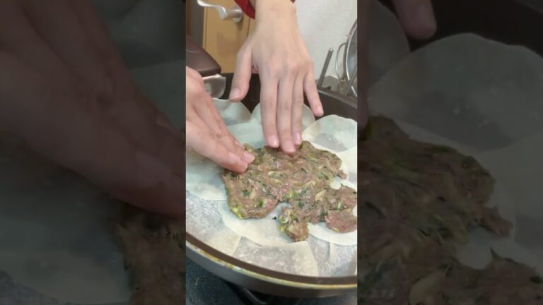 【ただ者じゃない！】包まない餃子の作り方 | 時短・節約レシピ#shorts