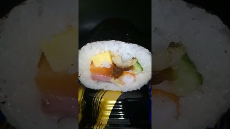 Lucky direction sushi roll Seafood ehomaki 海鮮恵方巻