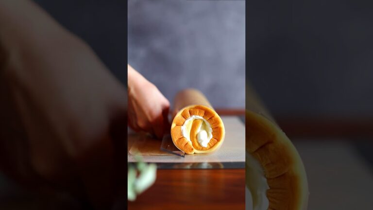 ロールケーキを巻くよ｜komugikodaisuki #shorts #cooking #rollcake #ロールケーキ