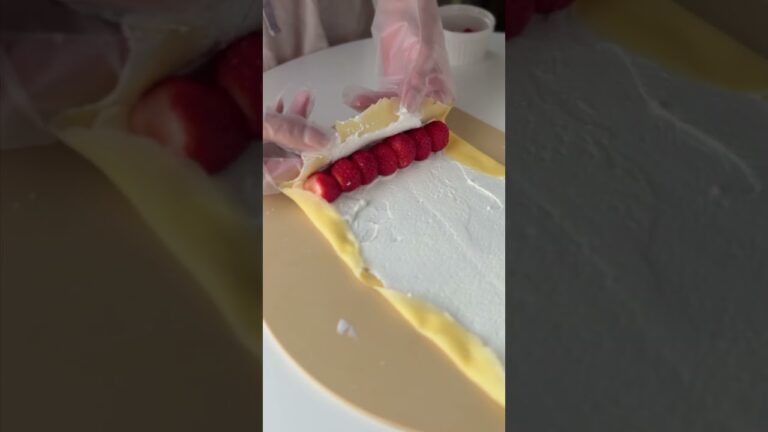 【もっちもちクレープロール】簡単材料でできる！⁡#クレープレシピ#クレープロール#いちごレシピ#簡単おやつ⁡