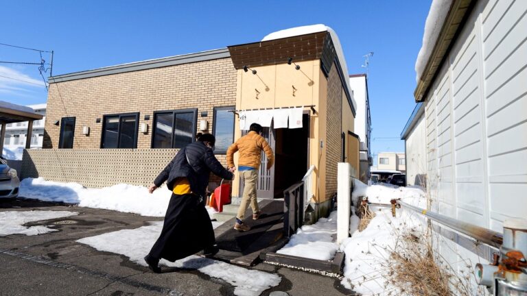 お客さんの９割が丼を注文する北海道の天丼うどん食堂丨Japanese Street Food：Tendon