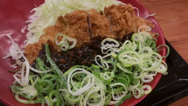 【かつや】ねぎ味噌チキンカツ定食が甘さが特徴的な味噌カツで想像以上に、、、