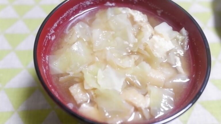 【簡単料理】キャベツと油揚げの味噌汁