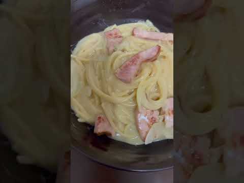 #Shorts 厚切りベーコンと玉ねぎの濃厚カルボナーラの作り方！！