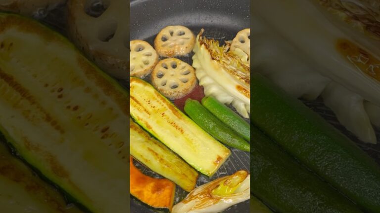 焼肉店料理人が作る彩り野菜のスープカレー！！！(昨日の残り物のカレーを使用してます)#shorts #cooking #料理