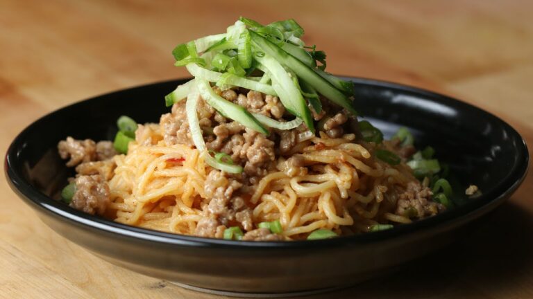 甘辛だれが格別！ピーナッツバターで汁なし担々麺