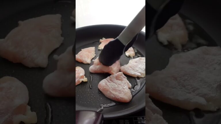 カリッとじゅわっと♪【鶏肉の梅だれきゅうり】鶏むね肉は柔らかく♪きゅうりの食感がまた良い♪夏バテにも良いレシピです🥰#shorts #時短レシピ #時短レシピ