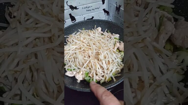 ベチャベチャ無し肉もやし炒め。もやしを先に茹でる事でサッパリとできます。#気楽にクック #簡単レシピ #肉もやし炒め #吃音 #もやし料理