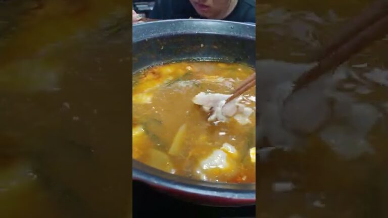 キムチ鍋で豚しゃぶ！うまかっちゃん。