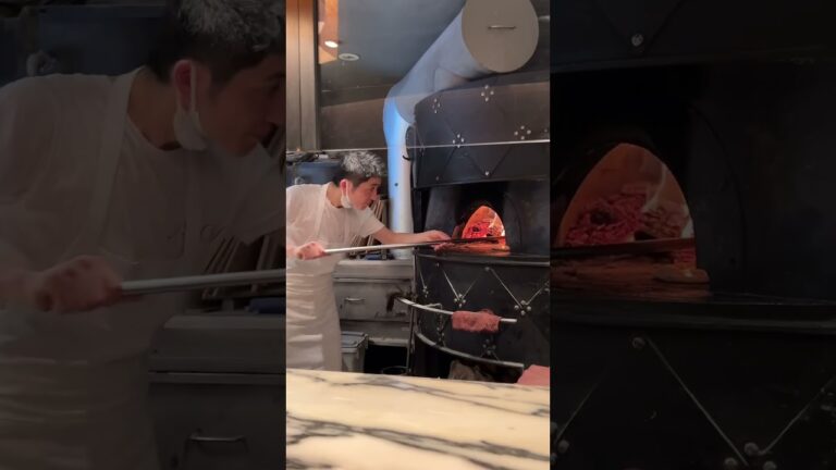 うまっ！って声が出るほどおいしい天然生本マグロピッツァ🍕#東京グルメ #japantravel #japan #tokyo #pizza #japanesefood #マグロ
