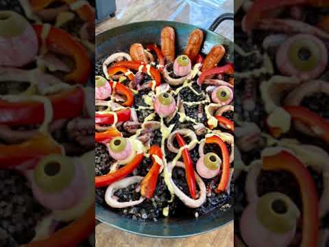 【ハロウィン料理】イカ墨のパエリア