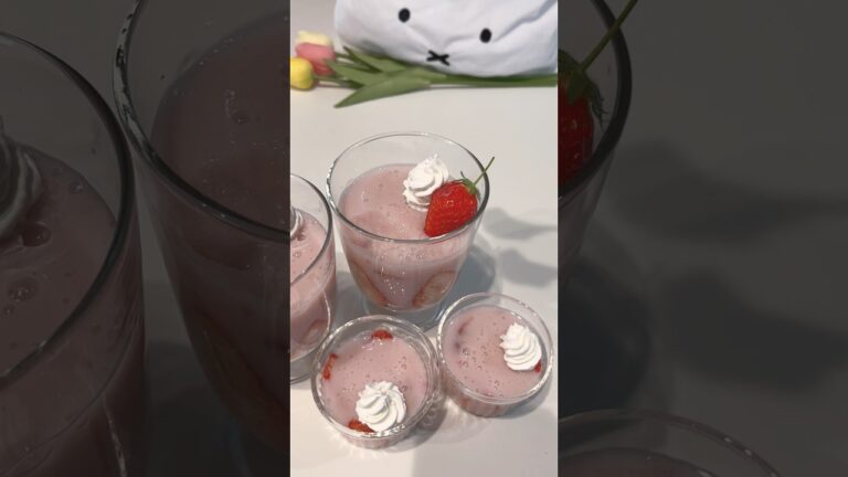 【おうちカフェ】材料3つで簡単いちごプリン🍓🍮🤍