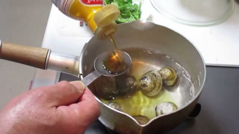 はまぐり🐚三つ葉🍃めかぶ味噌汁：海鮮①