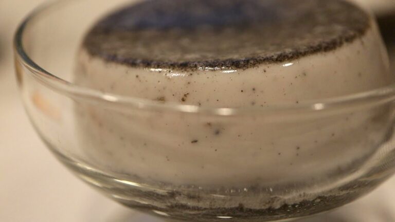 黒ゴマプリンを作って食べる