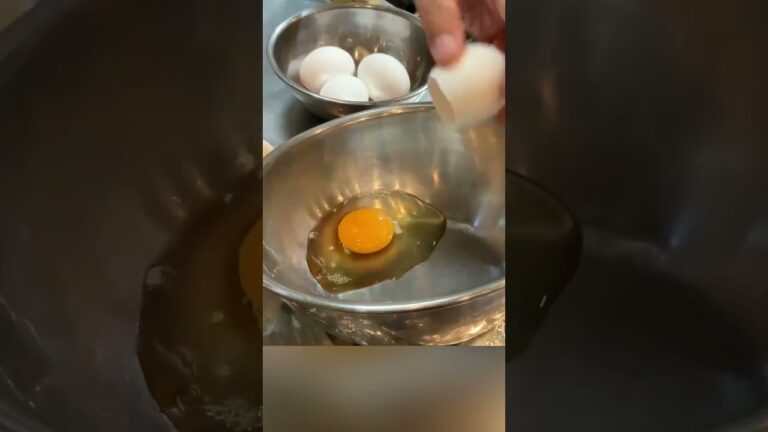 とろっとろのスクランブルエッグ「ウフ ブルイエ」#shorts